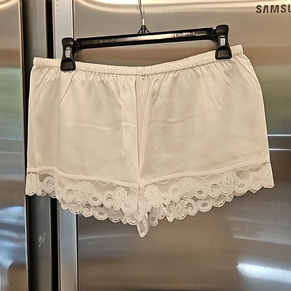 💕TRINA TURK💕 Tap Silk Blend Pajama Shorts Medium M NWT